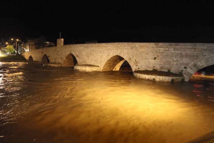 Tokat'ta Yeşilırmak Nehri'nin su seviyesi yükseldi
