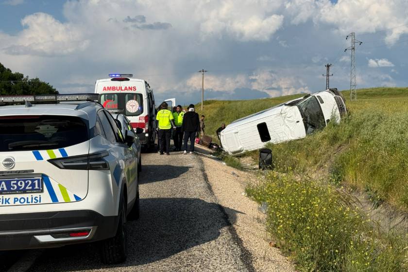 Diyarbakır’da yolcu minibüsü şarampole devrildi: Kazada 19 kişi yaralandı