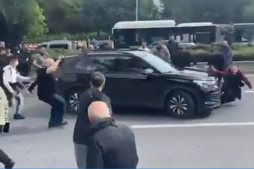 CHP Genel Merkezi önünde bekleyenleri ezen aracın plakası sahte çıktı