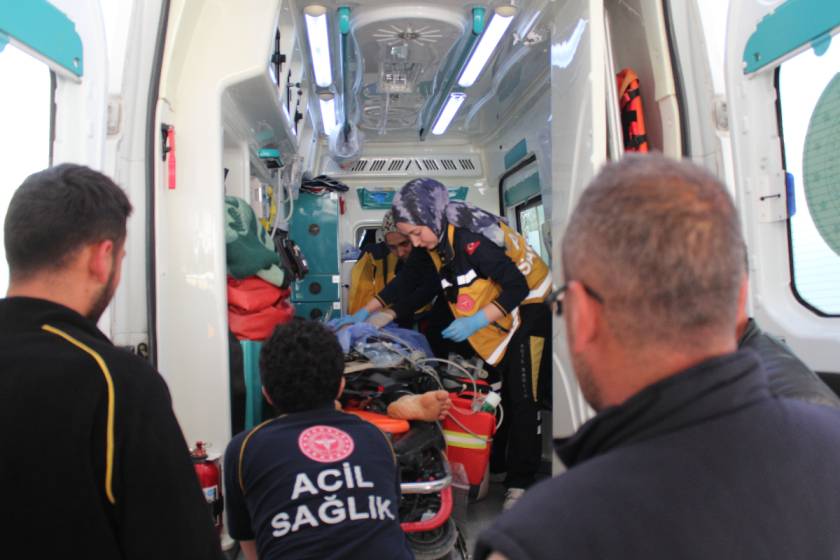 Süt sağarken elektrik akımına kapılan kadın ağır yaralandı