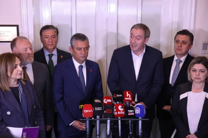 DEM Parti'den CHP'nin 'yeni genel merkezine' ziyaret: 'Siyasi partilerin kaderi mahkeme koridorlarında belirlenemez'