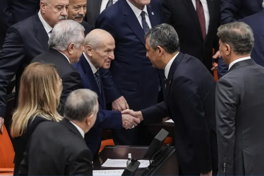 Bahçeli'den Özgür Özel’e telefon