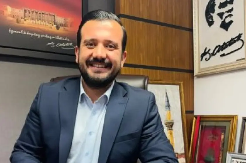 CHP’de “mutlak butlan” sonrası istifa: Milletvekili Bektaş’ın danışmanı Ferhat Özbakış görevinden ayrıldı