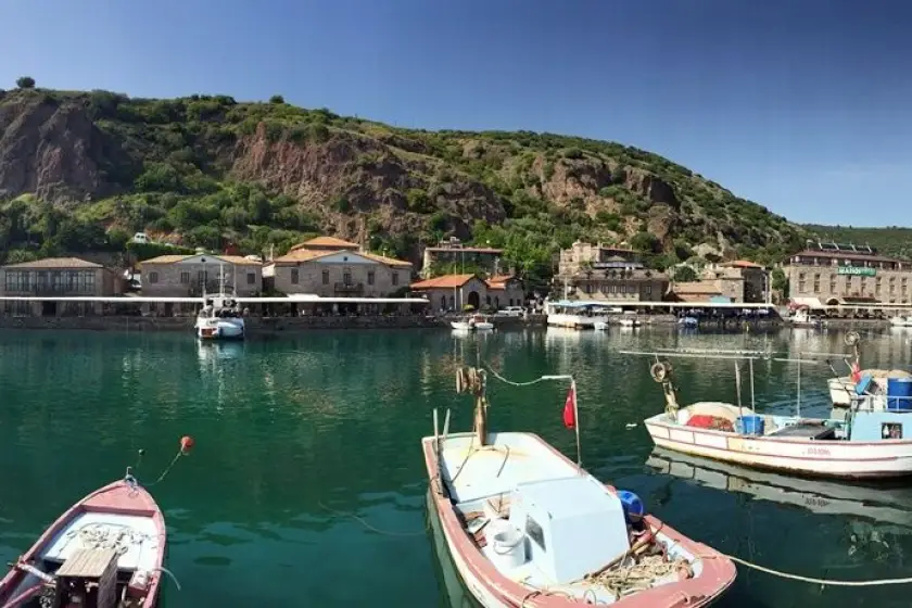 Assos sırtlarında organize ‘ekoturizm’ talanı