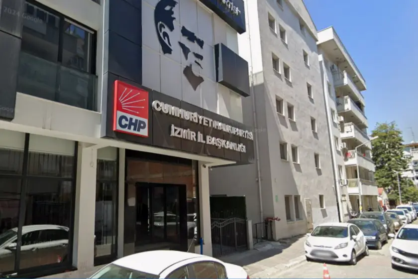 CHP İzmir’den Facebook açıklaması: “Sayfa yönetimimizden alındı”