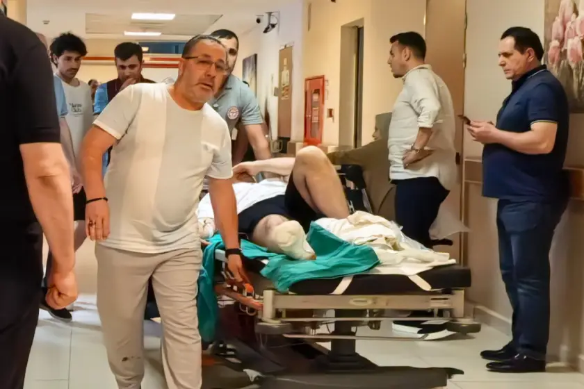 Çim biçme makinesine ayağını kaptırınca 3 parmağı koptu