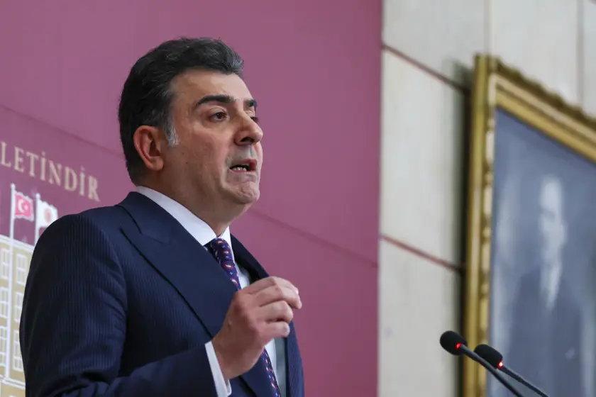 Yeni Partili Emre kurultay tarihini verdi: 'İsim' tartışması hakkında konuştu