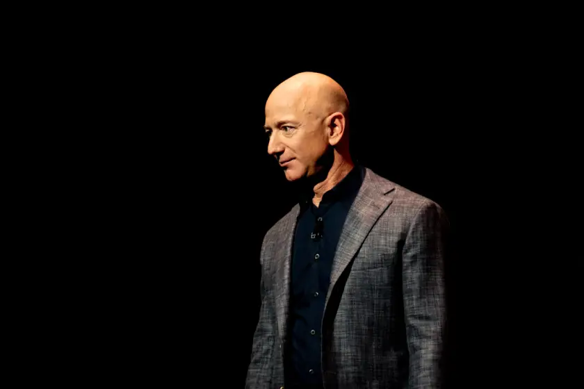 Jeff Bezos açıkladı: Ay’a kalıcı üs kurmayı planlıyoruz