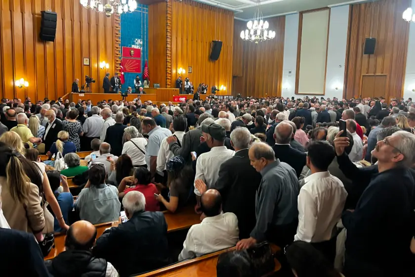 Özgür Özel'den Erdoğan'a 'CHP içi mesele' yanıtı: Sen çıktığım TOMA'nın şoför koltuğunda oturuyorsun