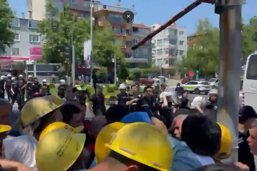 Ücretleri ödenmeyen maden işçilerine polis kalkanı
