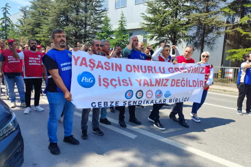 Gebze Sendikalar Birliği grevdeki P&G işçilerini ziyaret etti