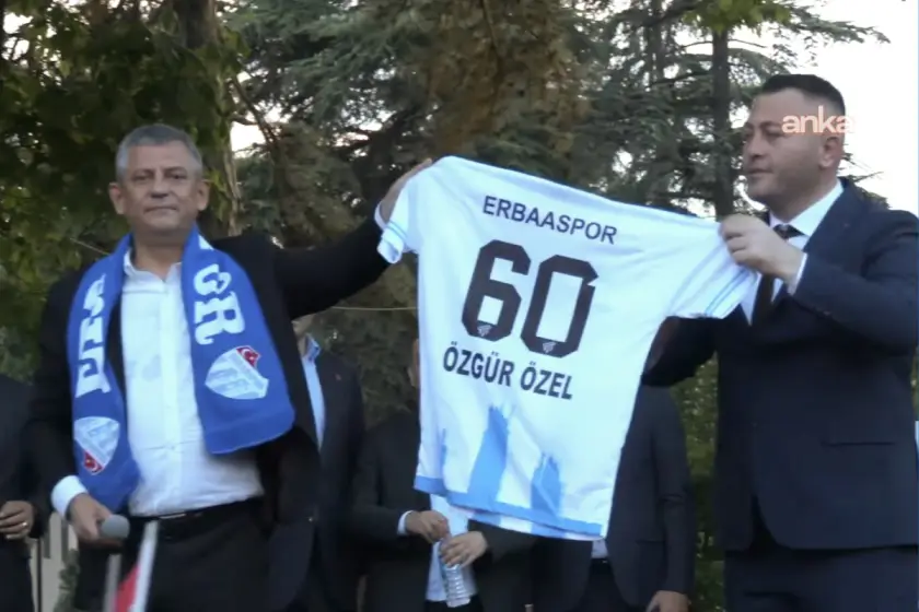 CHP Lideri Özgür Özel, Tokat Erbaa'da halkla buluştu: 'Millet bizi bağrına bastıkça, bizden kurtulamayacaksınız'
