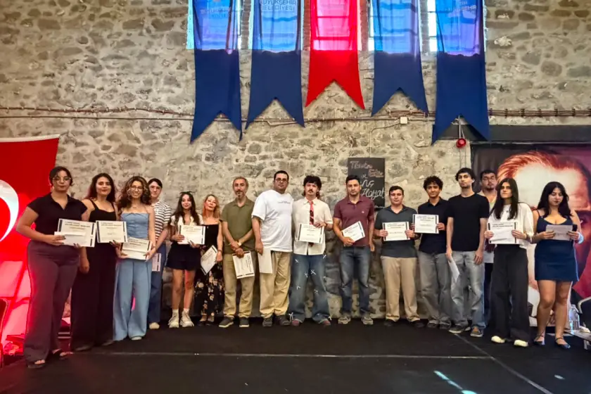İzmir’de 5. Genç Hayat Kültür Sanat Ödülleri sahiplerini buldu