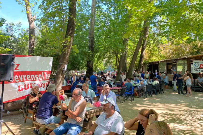 Edremit’te Evrensel pikniği: Emek, dayanışma ve müzik bir arada
