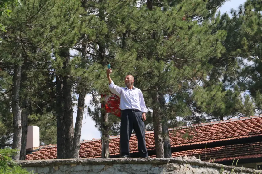 Telefon ve internet için başka mahalleye gidiyorlar