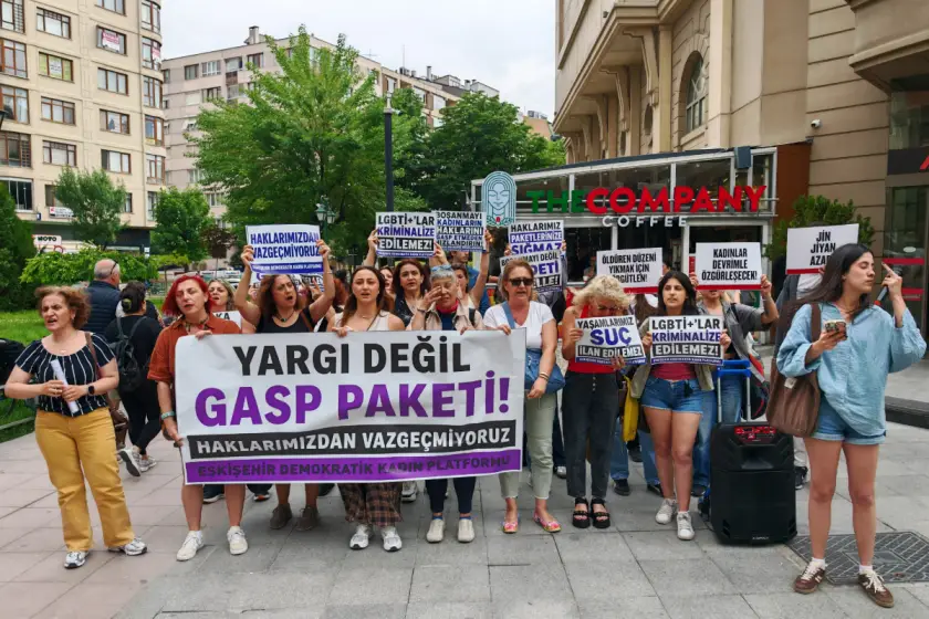 Eskişehirli kadınlardan 12. Yargı Paketi'ne tepki: “Haklarımızın gasbedilmesine sessiz kalmıyoruz”