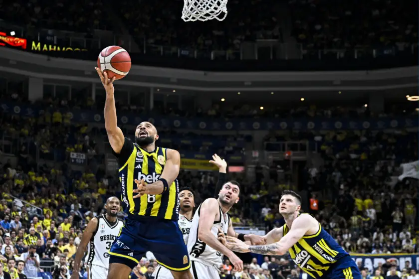 EuroLeague şampiyonu Fenerbahçe'den peş peşe ayrılık açıklamaları