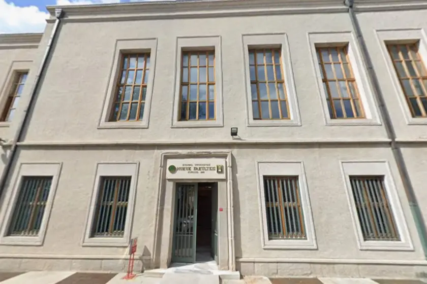 İstanbul Üniversitesinde tadilat iddiası gündemde: Öğrenciler süreç hakkında şeffaf bilgilendirme istiyor