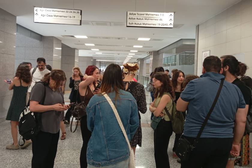 Müslim Koyun'un duruşmasını çok sayıda siyasi parti temsilcisi ve gazeteci takip etti. | Fotoğraf: MA