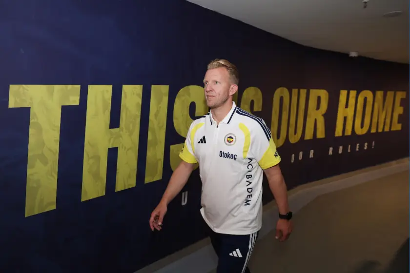Fenerbahçe’de geçici teknik sorumlu Dirk Kuyt oldu