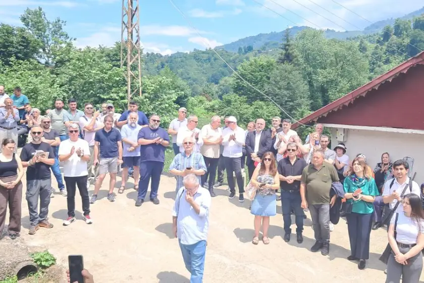 Kazım Koyuncu mezarı başında anıldı: Karadeniz'in asi sesiydi