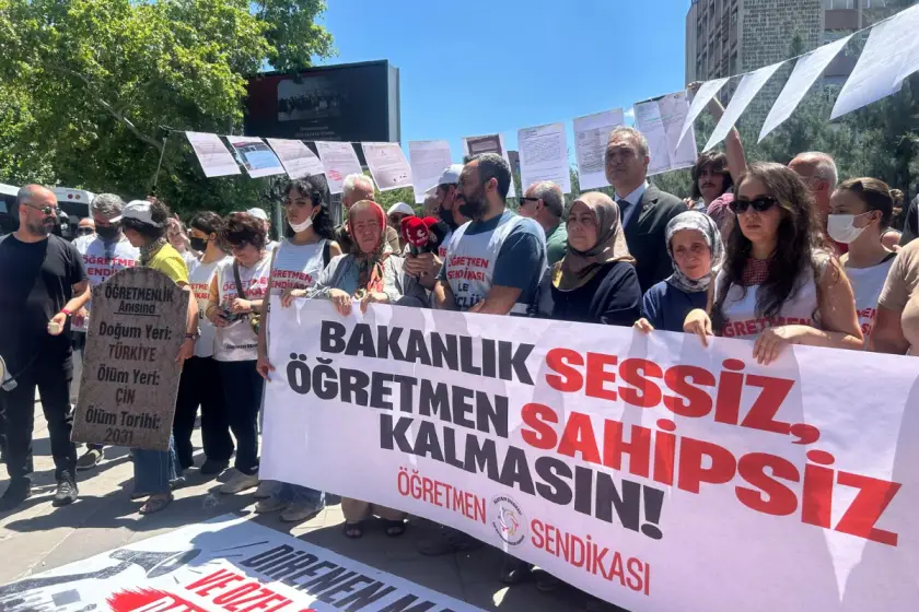Öğretmenler ‘şikayet yok’ diyen Yusuf Tekin’e seslendi: “Sağır sultan duydu, Yusuf Tekin duymadı”