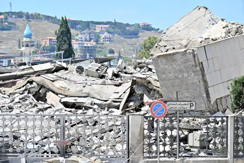 İsrail ateşkese rağmen Lübnan'ın güneyine hava saldırıları düzenledi