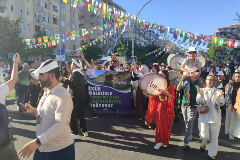 Binlerce kişi Diyarbakır’daki Özgürlük Mitingi’nde buluştu