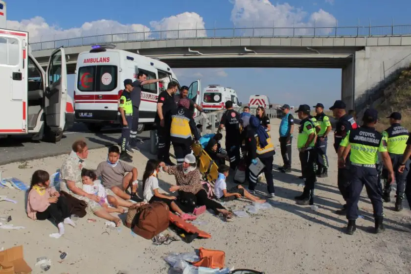 Aksaray'da otobüs yoldan çıktı: 40 kişi yaralandı