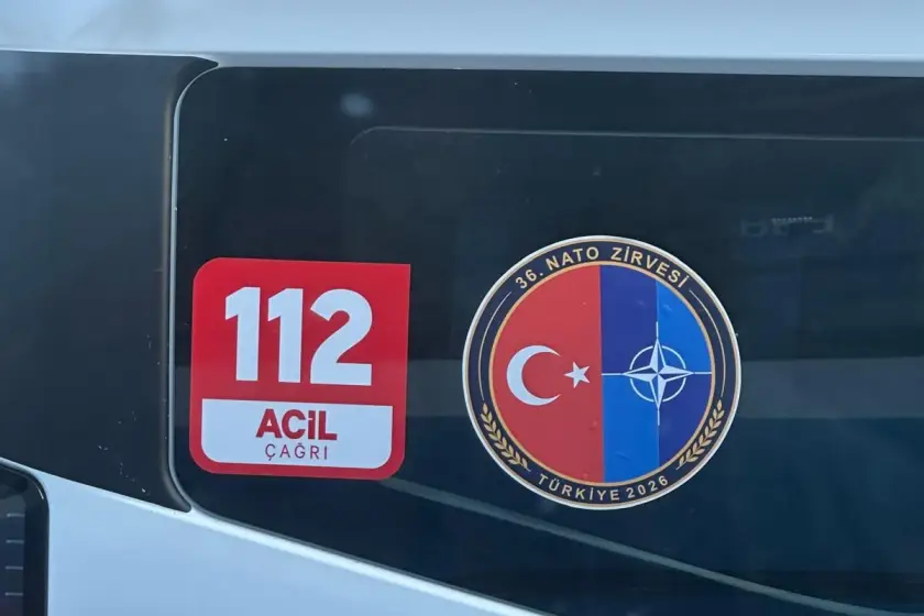 Ankara'da polis araçlarına NATO Zirvesi çıkartmaları yapıştırıldı