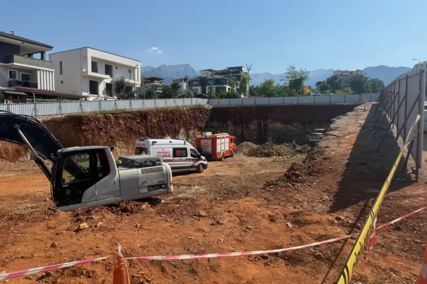 Denizli'de inşaatta göçük: Toprak altında kalan işçi yaşamını yitirdi
