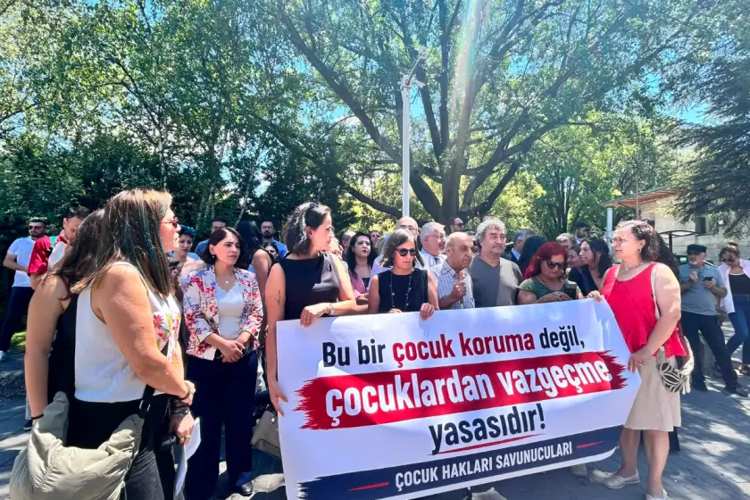 Eğitim Sen’den “Çocuk Kanunu” tepkisi: “Çocukluktan vazgeçen bu düzenlemeyi kabul etmiyoruz”