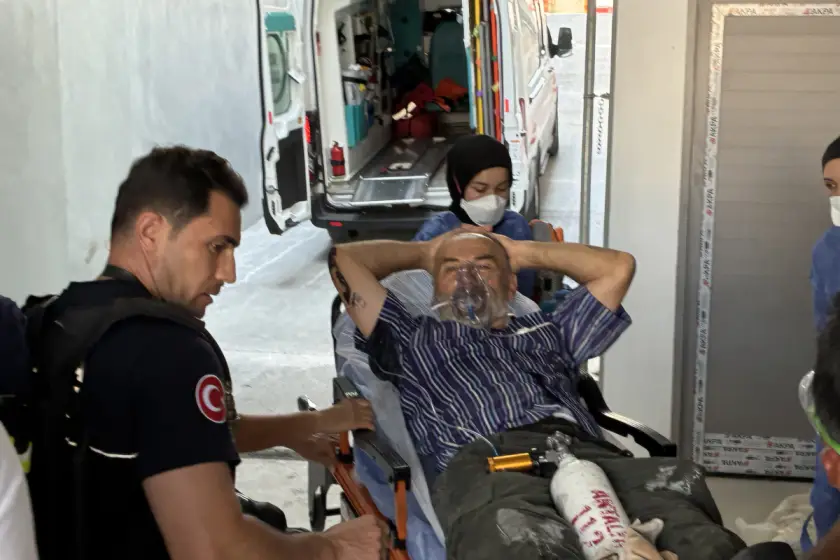 Su deposunda 2 işçi fenalaştı: İşçiler hastaneye kaldırıldı