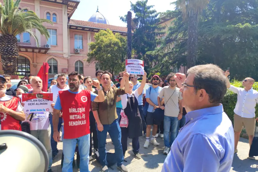 Çapa’da yemekhane işçilerinin direnişi 11'inci gününde: Kamuda yevmiyeci çalıştırılıyor, üniversite sorumluluktan kaçamaz