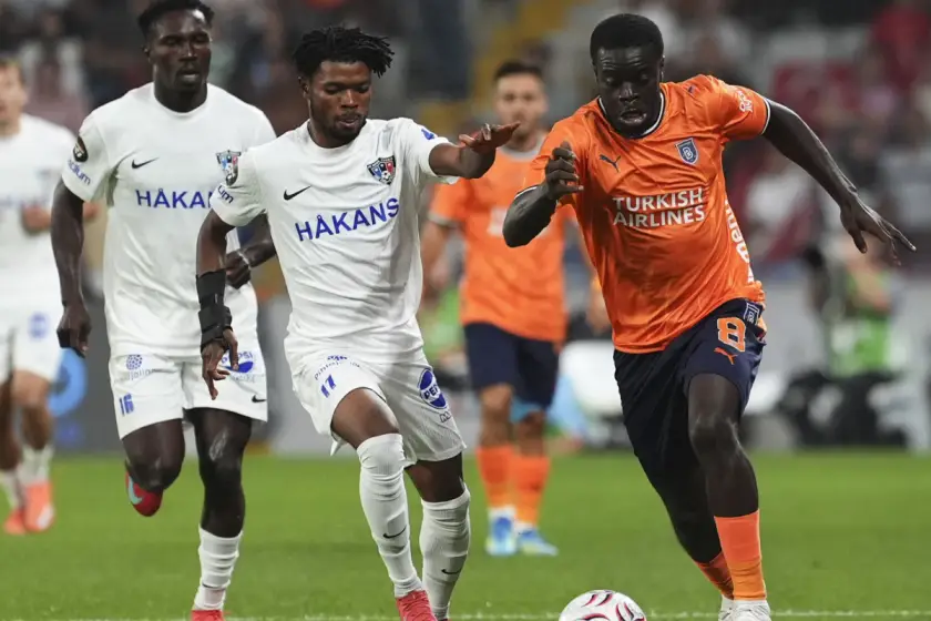 Başakşehir - Inter Turku maçında ilk yarı bitti