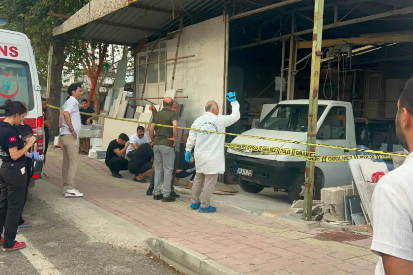 Antalya'da üzerine mermer blok devrilen Hasibe Özdemir yaşamını yitirdi