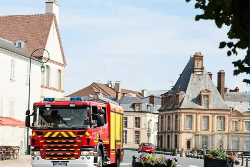 Fransa'daki yangınlarda yaklaşık 200 bin kişi tahliye edildi