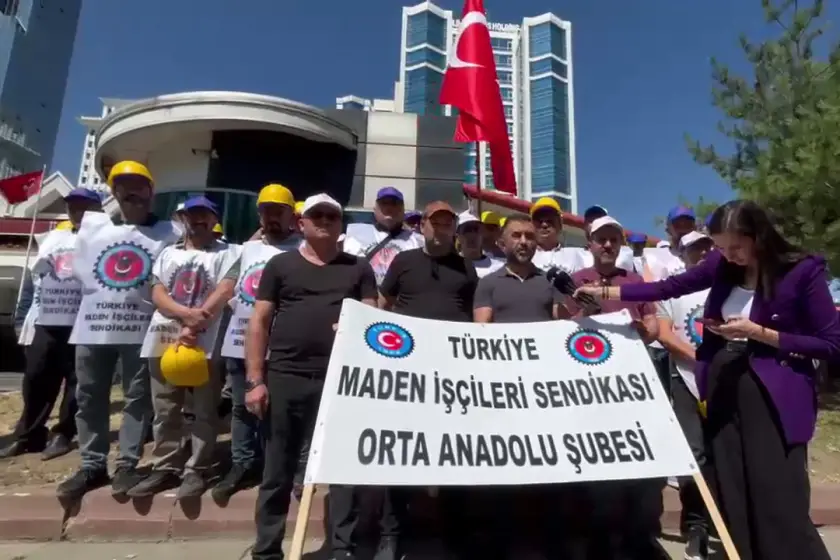 Doruk Madencilik işçileri Yıldızlar SSS Holding önünde