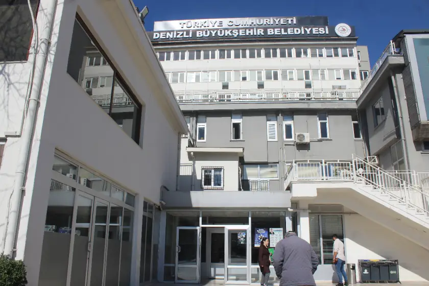 Denizli'de 15 belediye başkanı Yeni Parti'ye geçti