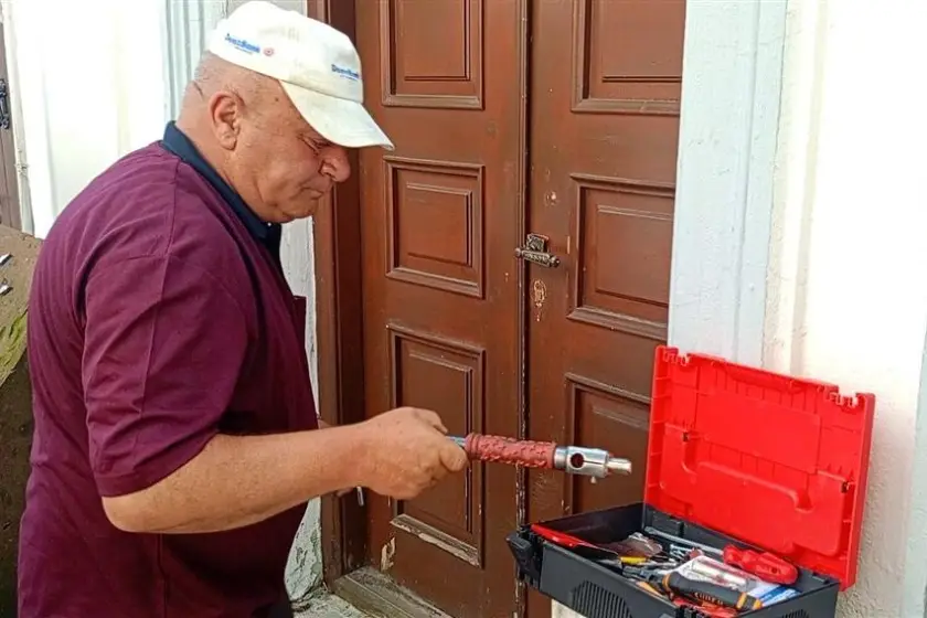 CHP Kars İl Başkanlığı'nın kapısı çilingirle açılıp girildi
