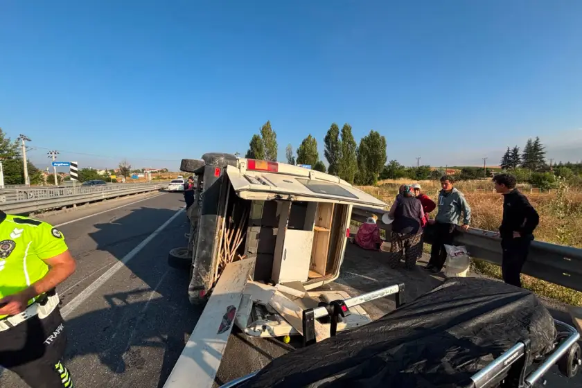 Tarım işçilerini taşıyan minibüs devrildi: 2’si ağır 14 yaralı