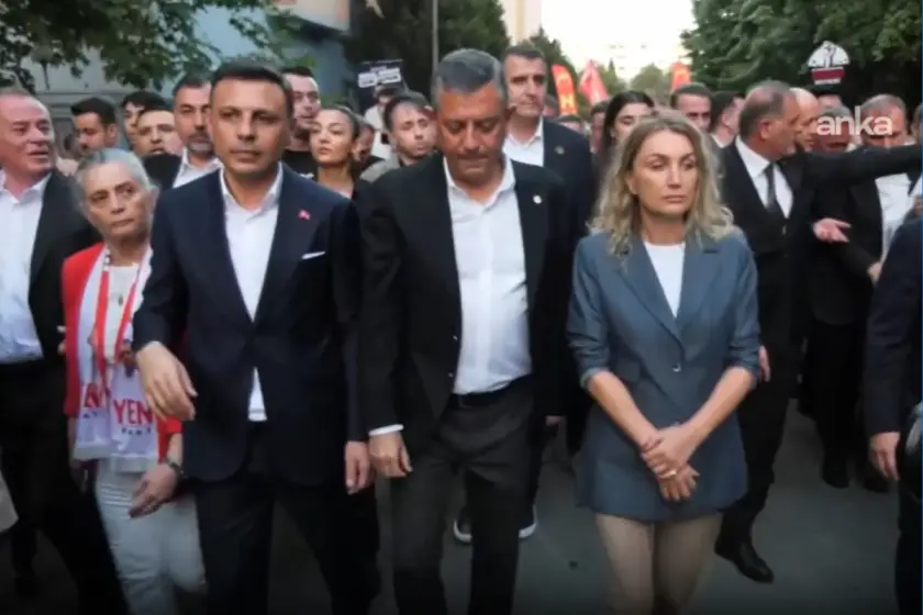 Tutuklu belediye başkanları için kitlesel yürüyüş: “Eren de Akın Gürlek de Tuzla rezaletinin hesabını verecek”