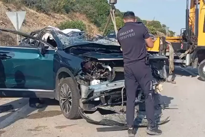 Amasya'da otomobil takla attı: Aynı aileden 2'si çocuk 4 yaralı