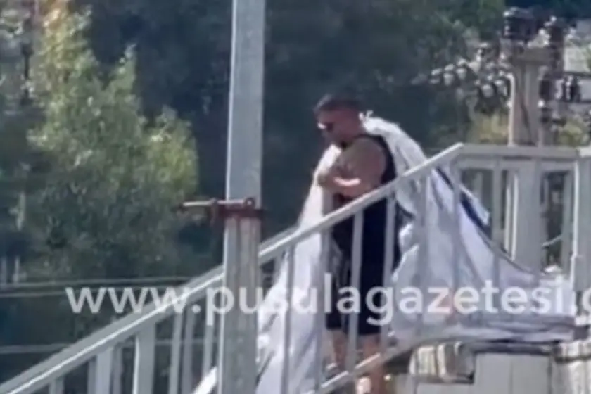 Erdoğan'ın pankartını indiren yurttaş tutuklandı