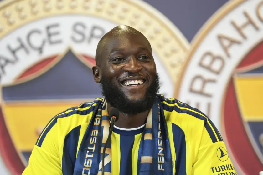 Romelu Lukaku imzayı attı: 'Tüm kupaları kazanmak istiyoruz'