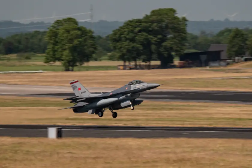 NATO güçleri Letonya'da İHA düşürdü: Türk F-16'ları da havalandı