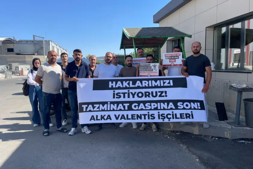 Alka Halı işçileri gasp edilen tazminatları için fabrika önünde eylem yaptı