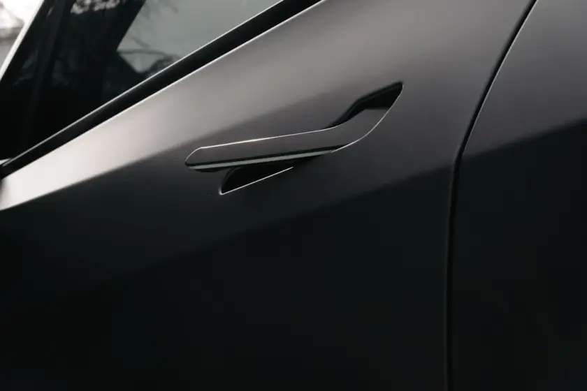Ölümlü kazalar sonrası elektrikli araçlarda gizli kapı kolu alarmı: Çin'de 3 milyon Tesla geri çağrıldı