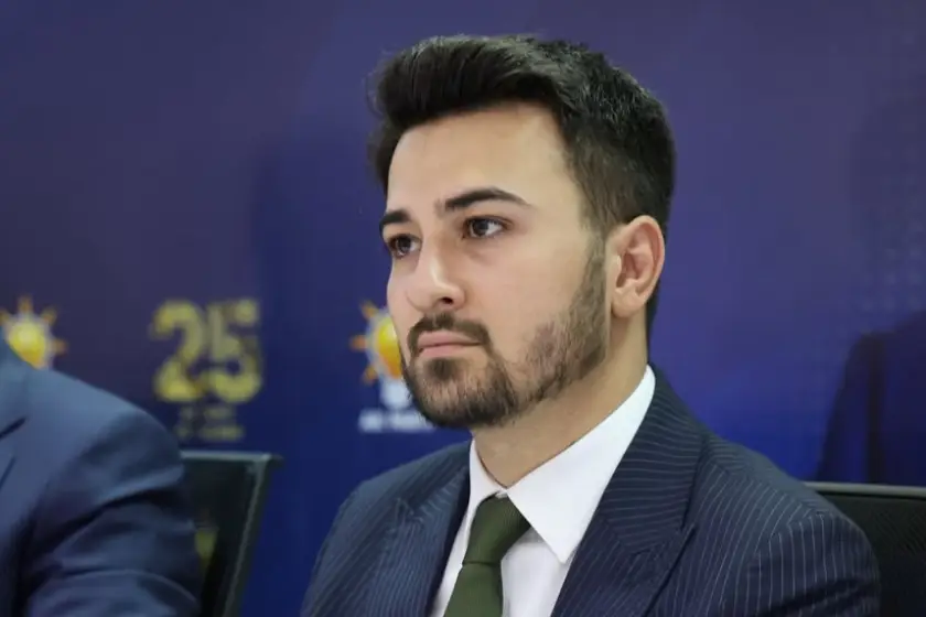 AKP'li başkan milyonluk 'hediye' saati sosyal medyada paylaştı