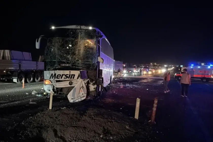 Urfa'da iki yolcu otobüsü çarpıştı, 13 kişi yaralandı